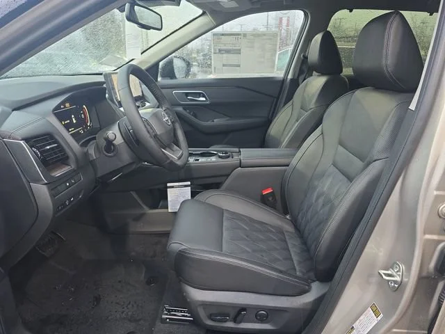 2026 Nissan Rogue Platinum - Photo 14