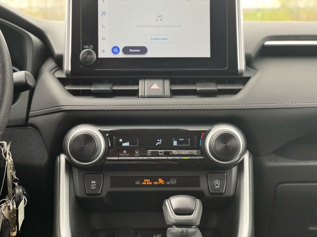 2023 Toyota RAV4 LE - Photo 15