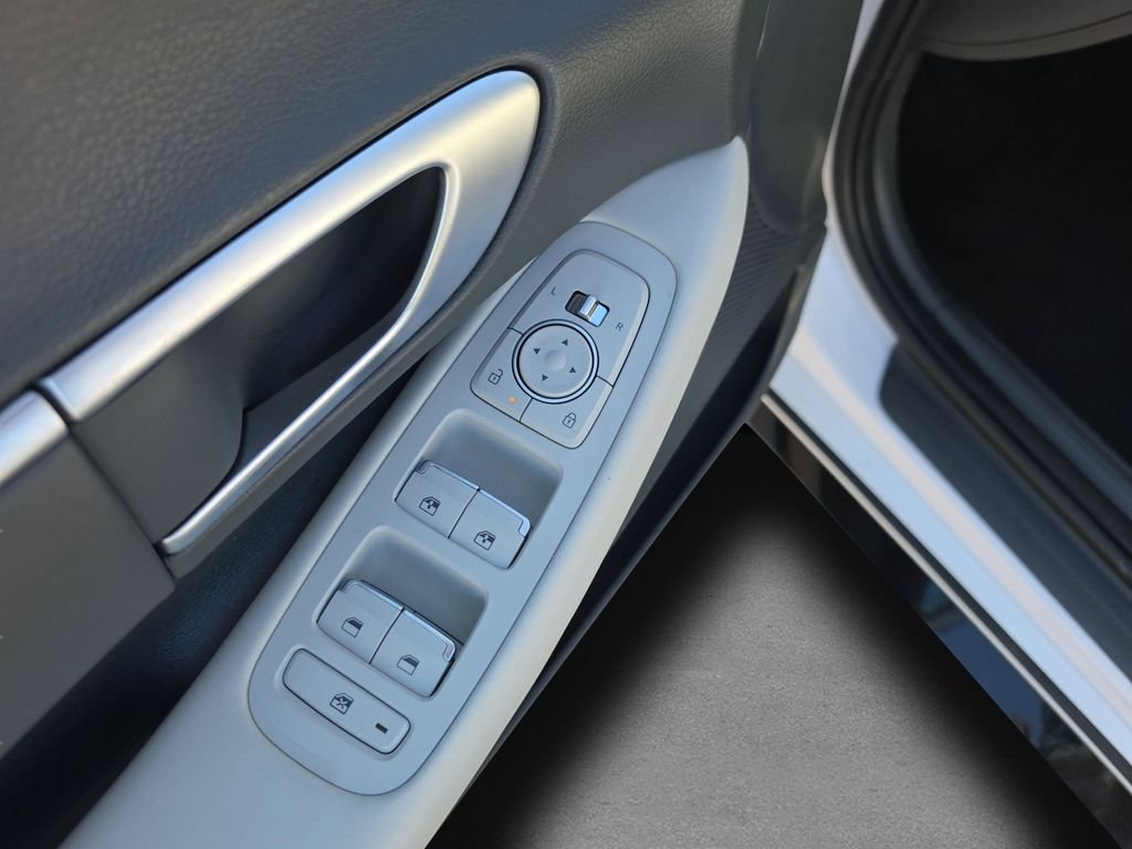 2025 Hyundai Sonata SEL - Photo 18