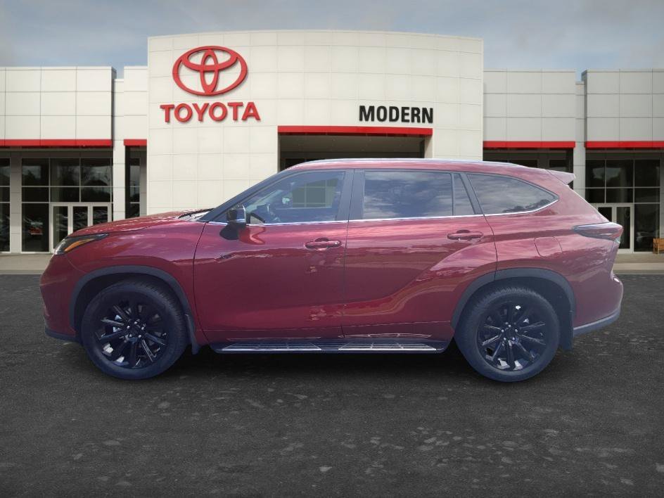 Used 2025 Ruby Flare Pearl Toyota XLE image 8
