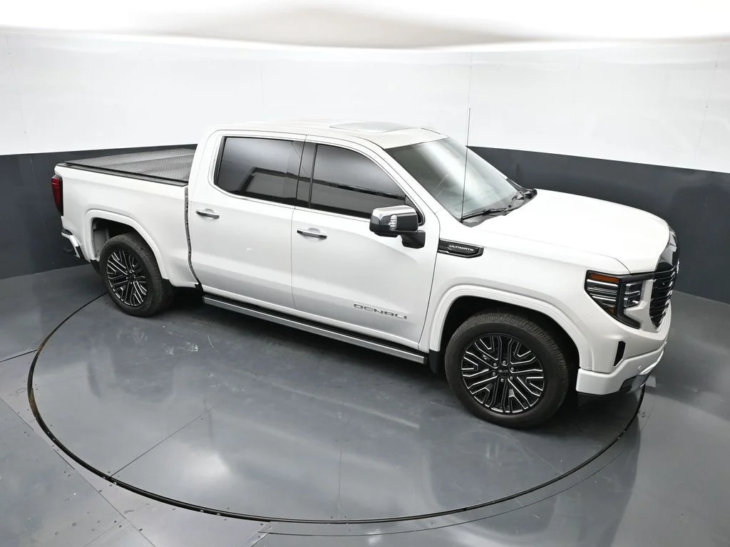 Used 2022 White GMC Denali Ultimate image 42