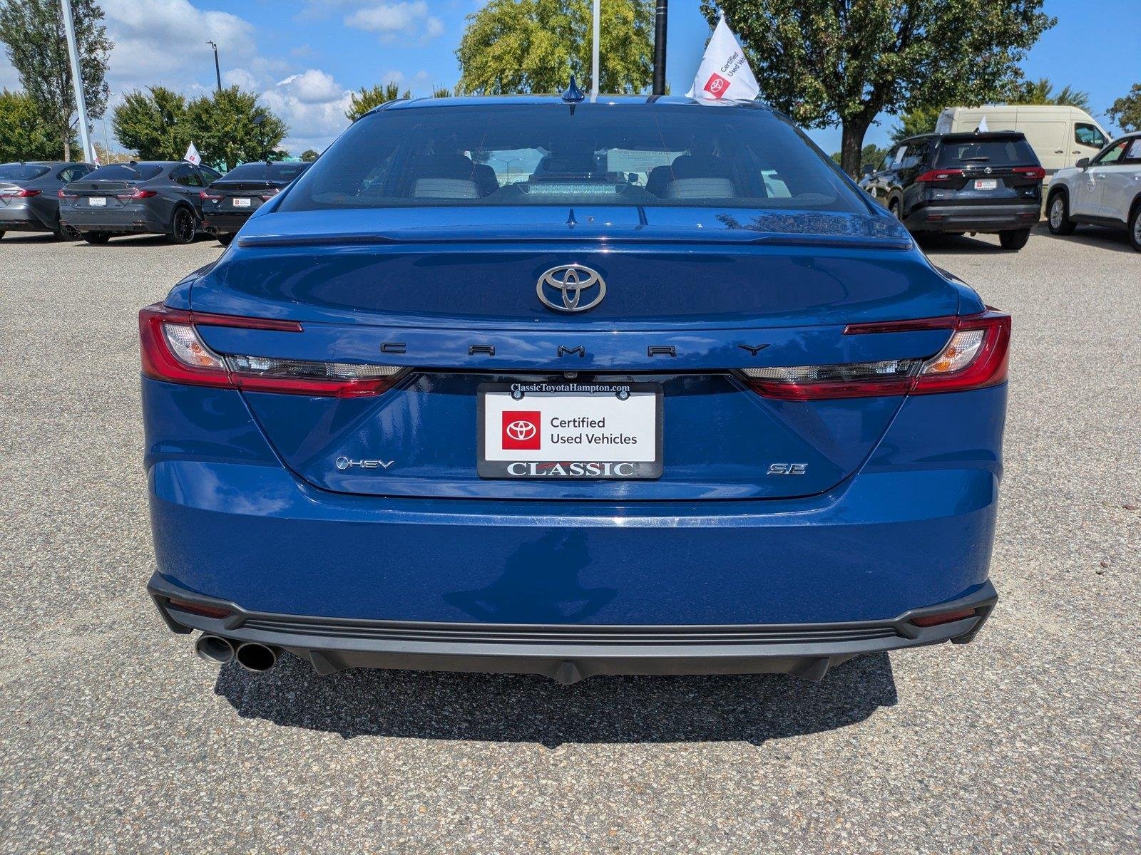 Used 2025  Toyota SE image 5