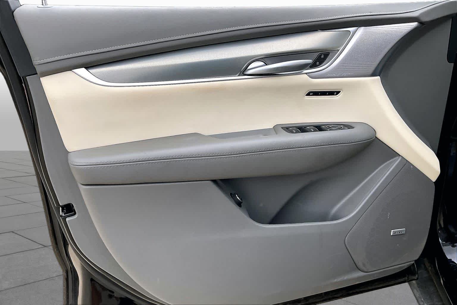 Used 2025 Stellar Black Metallic Cadillac FWD Premium Luxury image 21