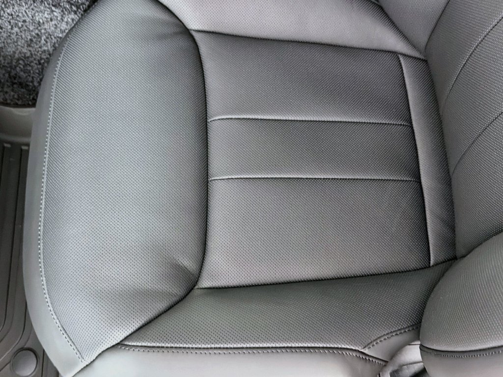 New 2027 Fuji White Land Rover SE image 20