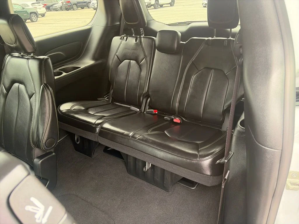 Used 2026 White Chrysler Select image 39