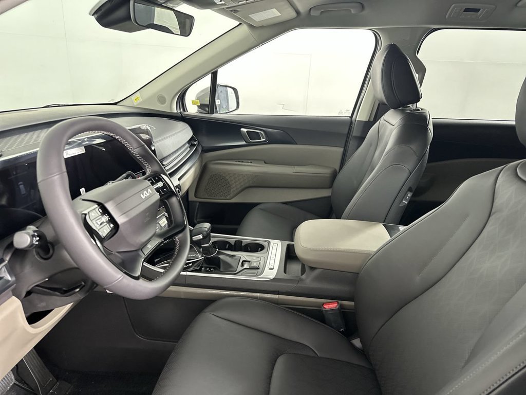 New 2027 Ceramic Silver Kia LXS image 2