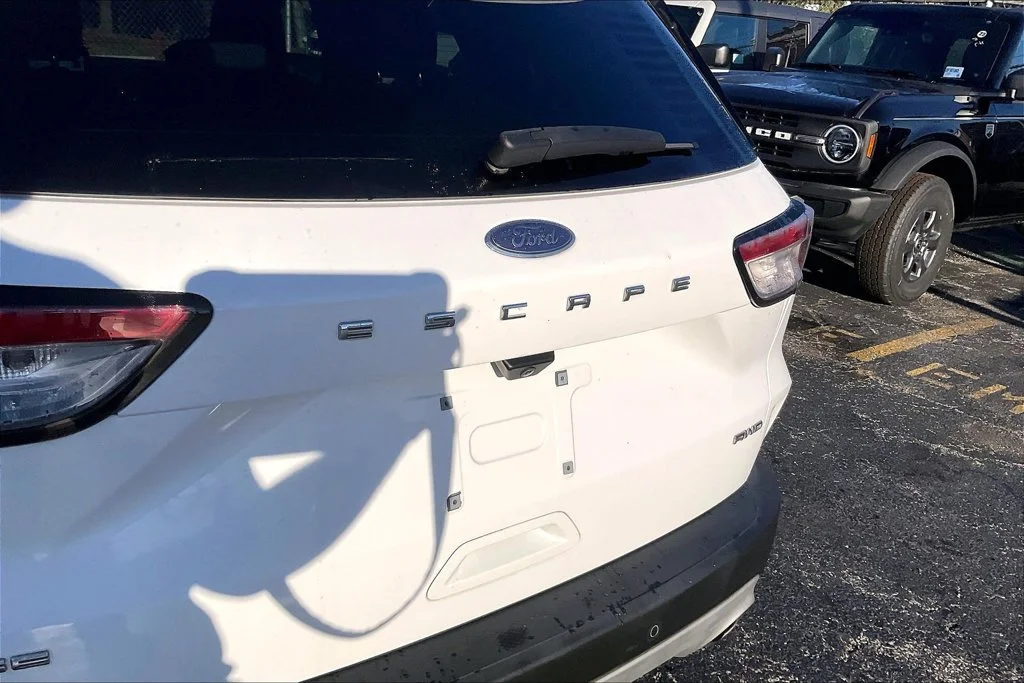 Certified Used 2022 Oxford White Ford SE image 31