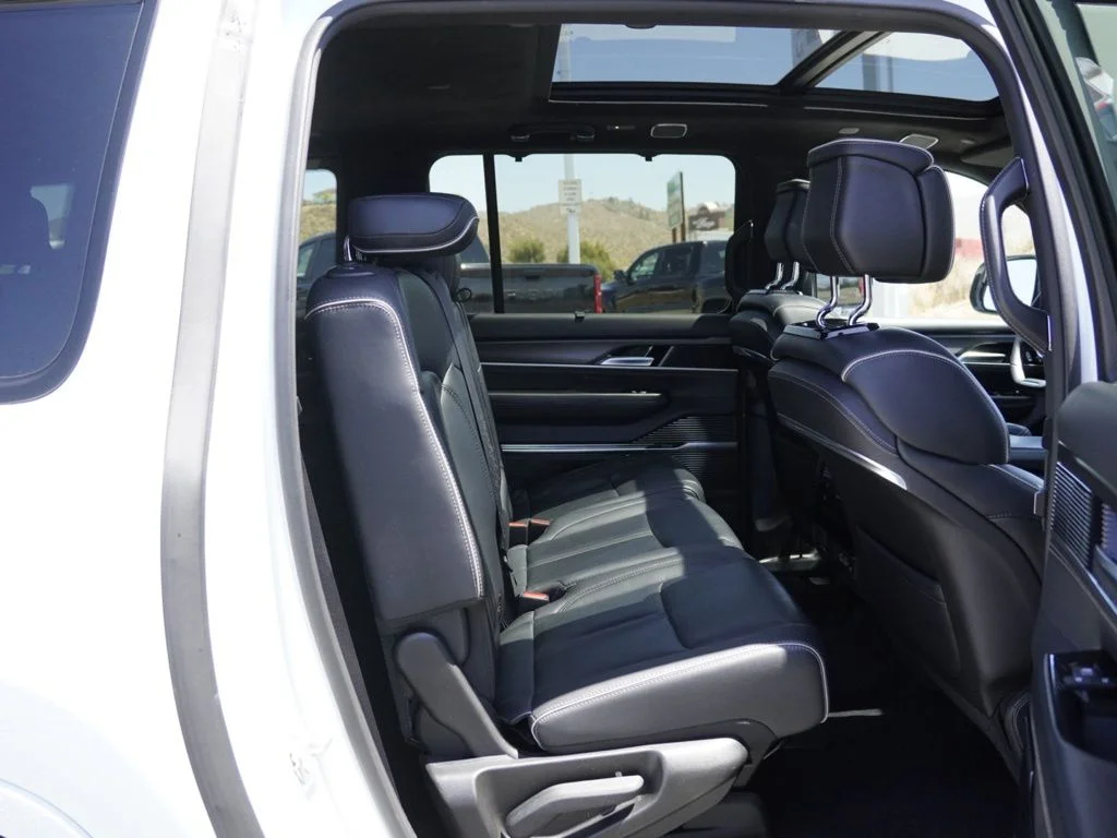 2024 Jeep Grand Wagoneer L Series II - Photo 23
