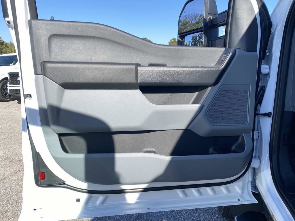 New 2026 Oxford White Ford F-550® XL image 13