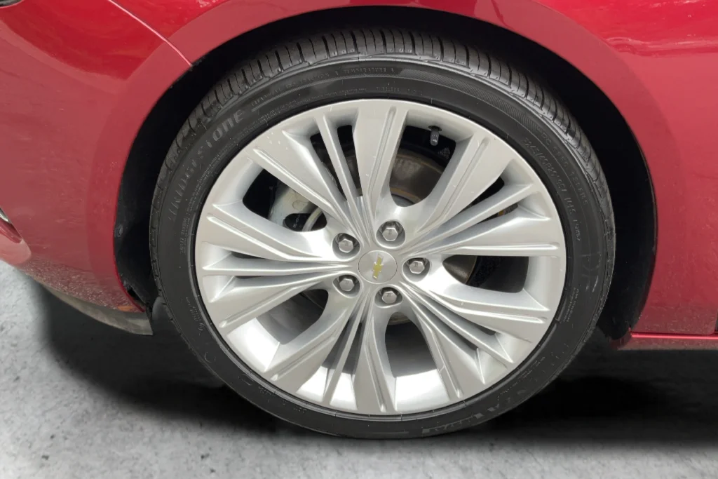 Used 2018 Red Chevrolet Premier image 26
