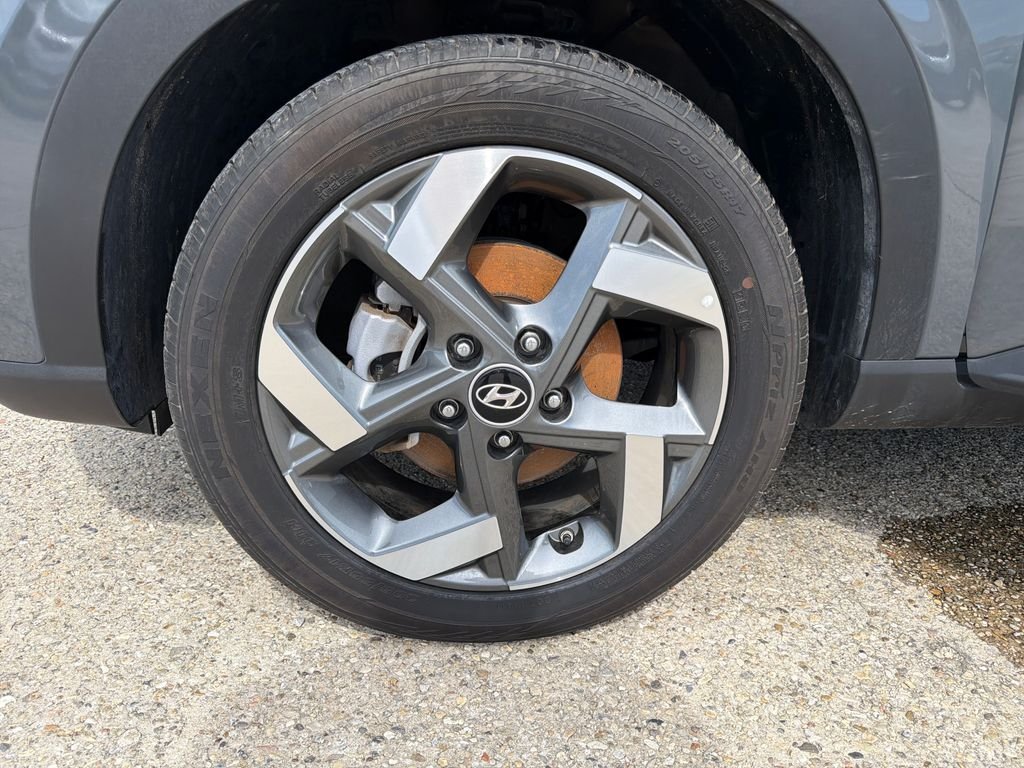 Used 2025 Gray Hyundai SEL image 25