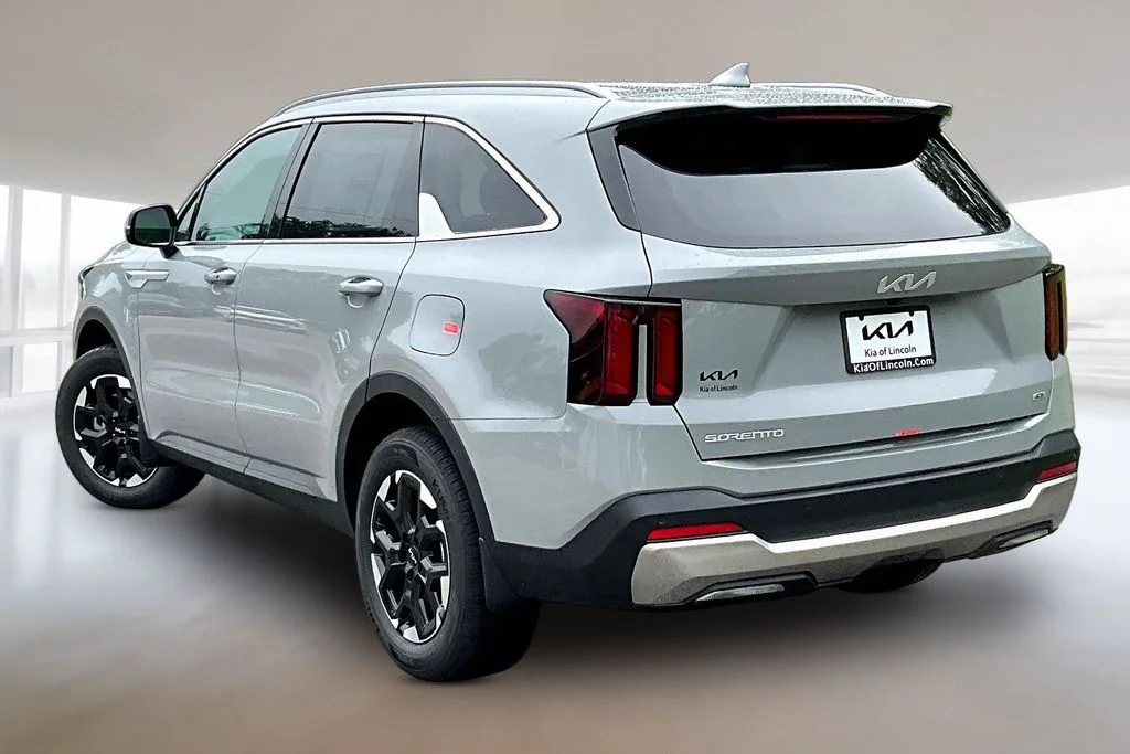 New 2026 Wolf Gray Kia S image 3