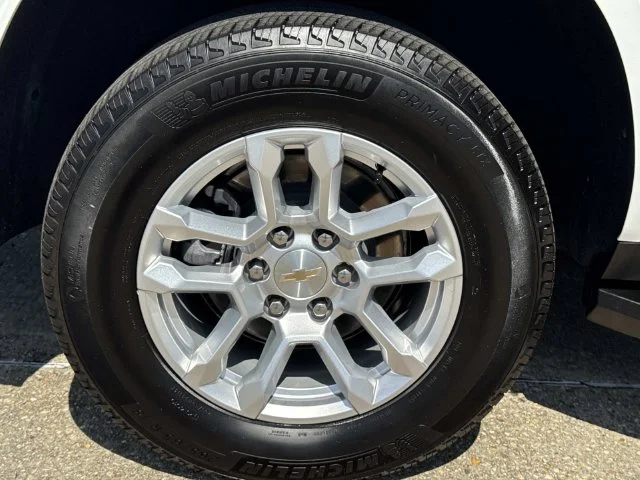 Used 2025 White Chevrolet LT image 27