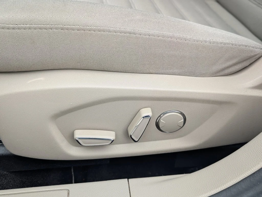 Used 2017 White Ford SE image 24