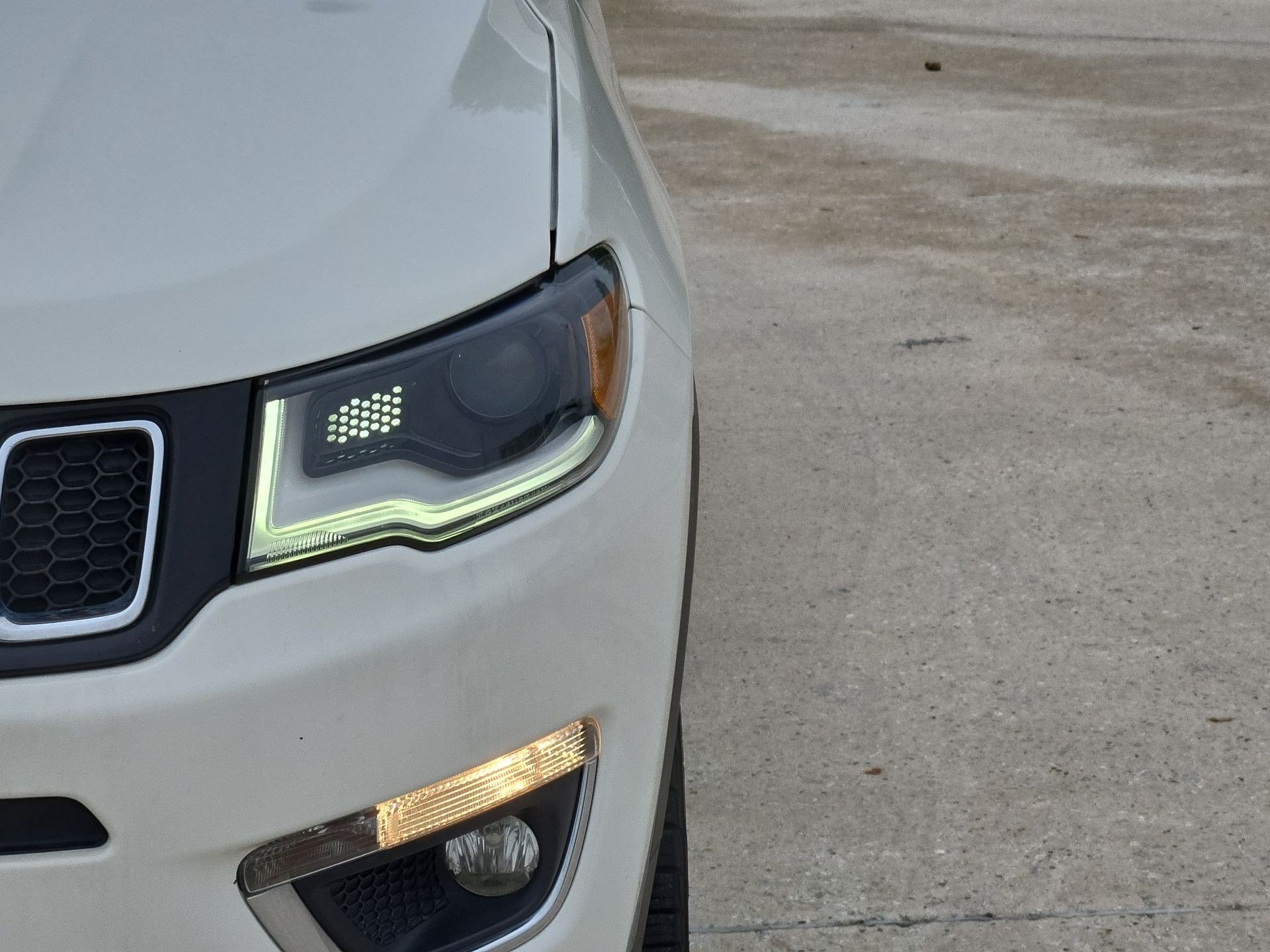 Used 2019 White Clearcoat Jeep Limited image 9