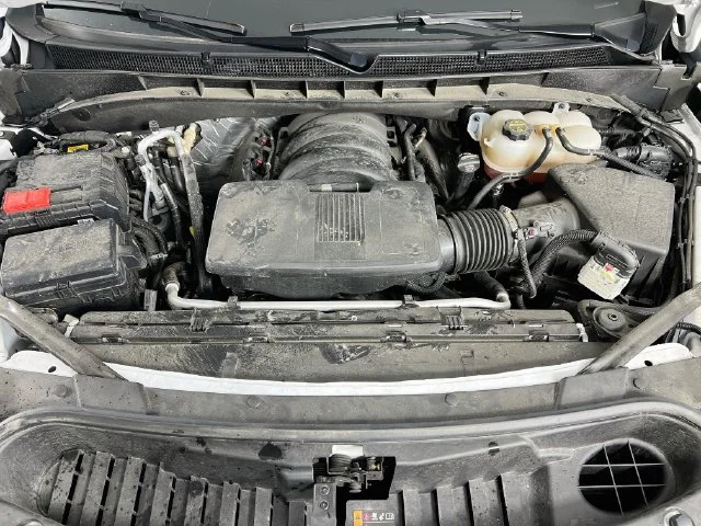 Used 2024 White GMC SLT image 29