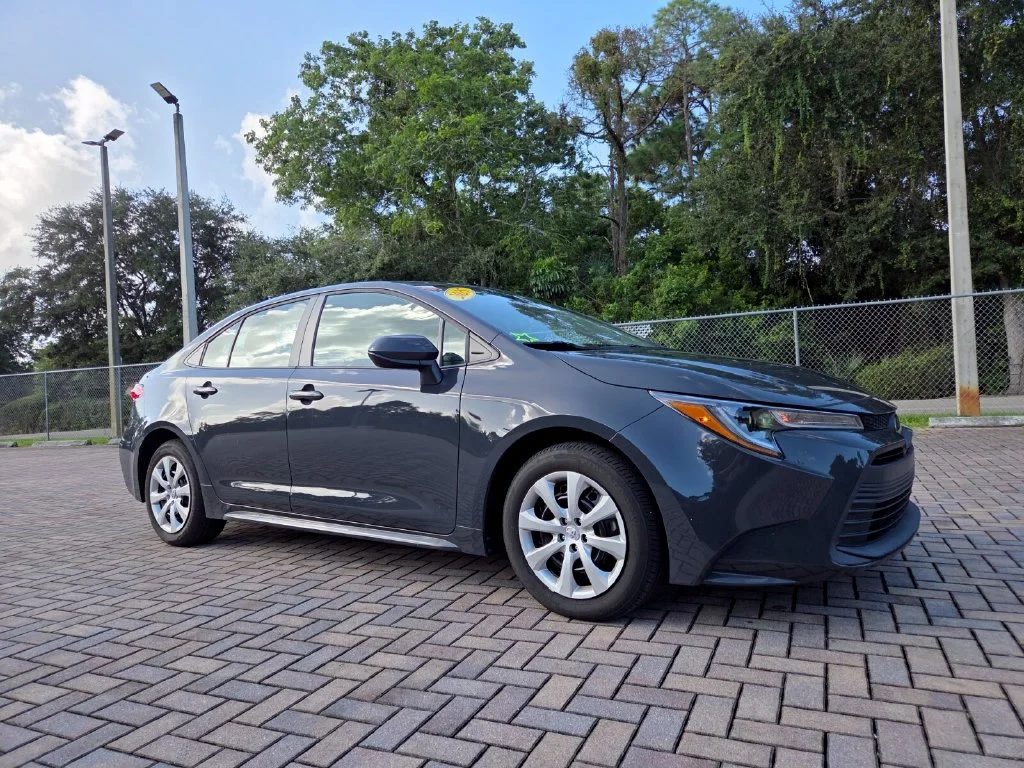 Certified Used 2025  Toyota LE image 1