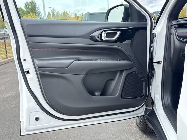 New 2026 Bright White Clear-Coat Exterior Paint Jeep Trailhawk image 17