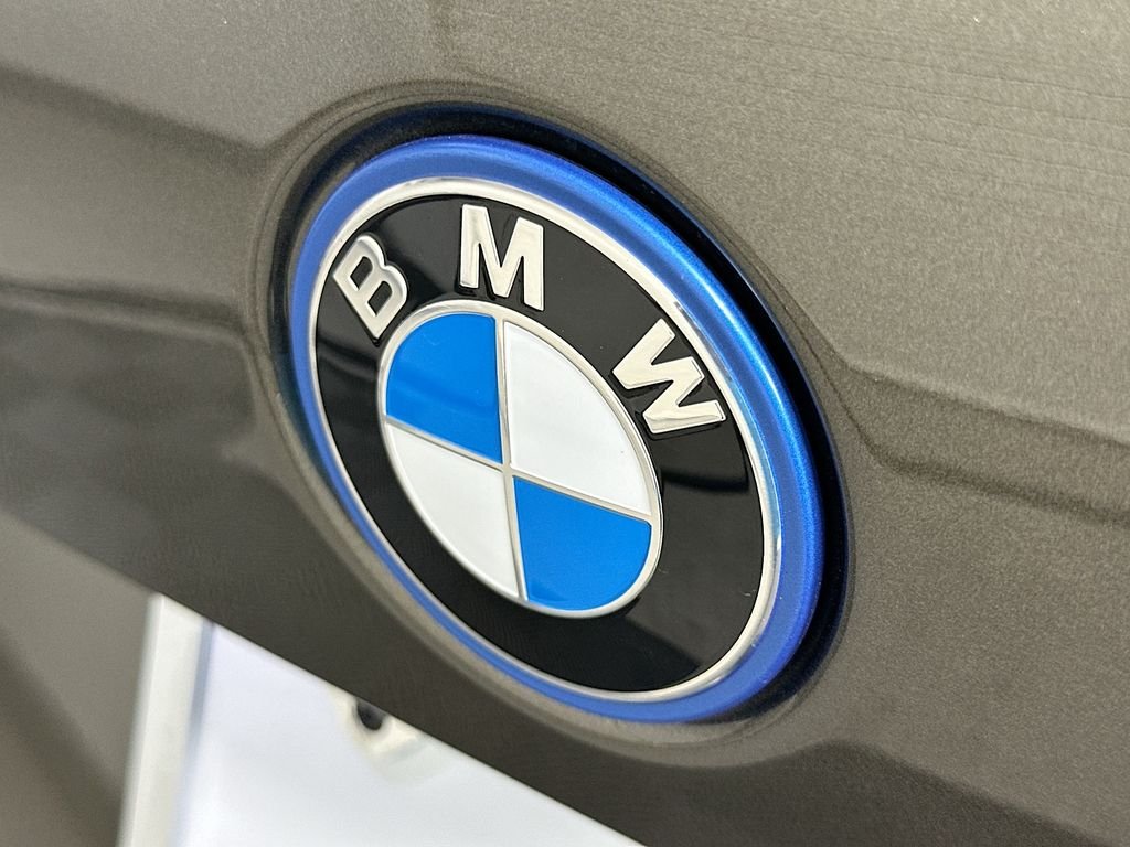 Used 2026 Manhattan Green Metallic BMW xDrive50e image 22
