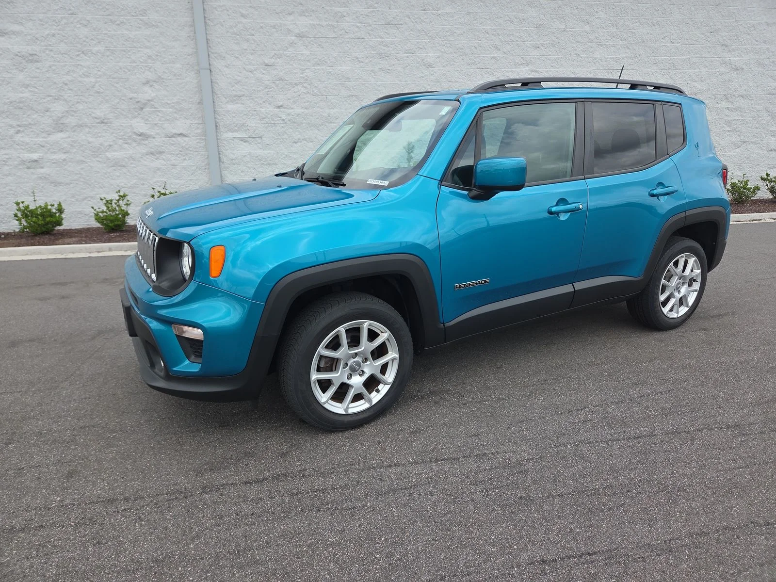 Used 2021 Bikini Metallic Clearcoat Jeep Latitude image 1