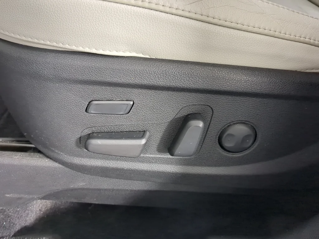 Used 2020 White Kia SX image 12