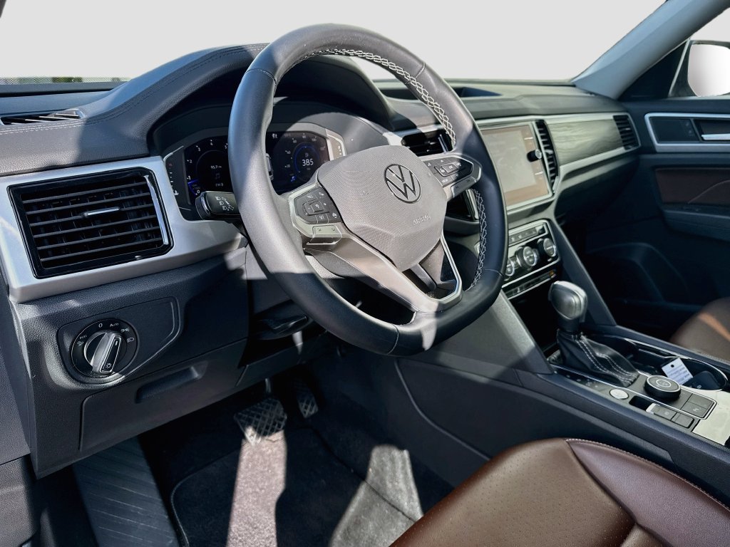 Used 2022  Volkswagen 3.6L V6 SE w/Technology image 9