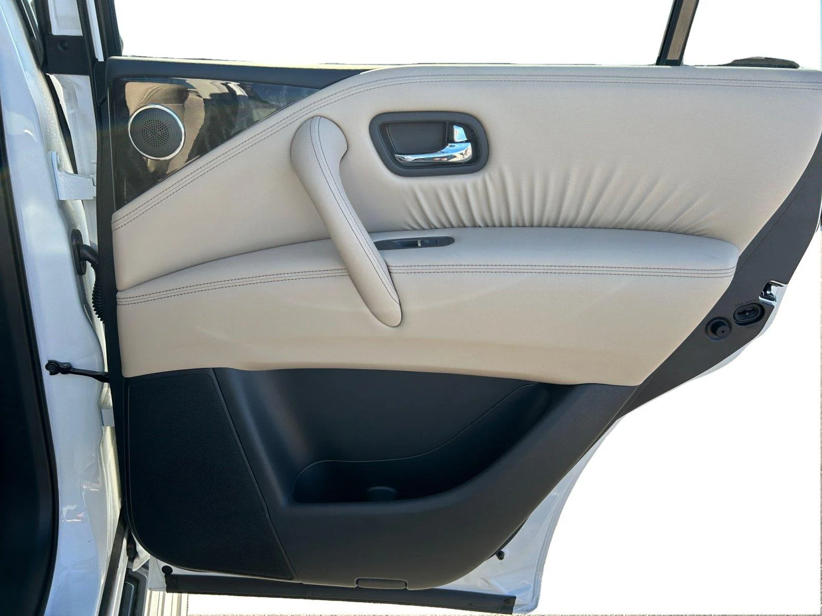 Used 2023 Aspen White Tricoat Nissan Platinum image 21