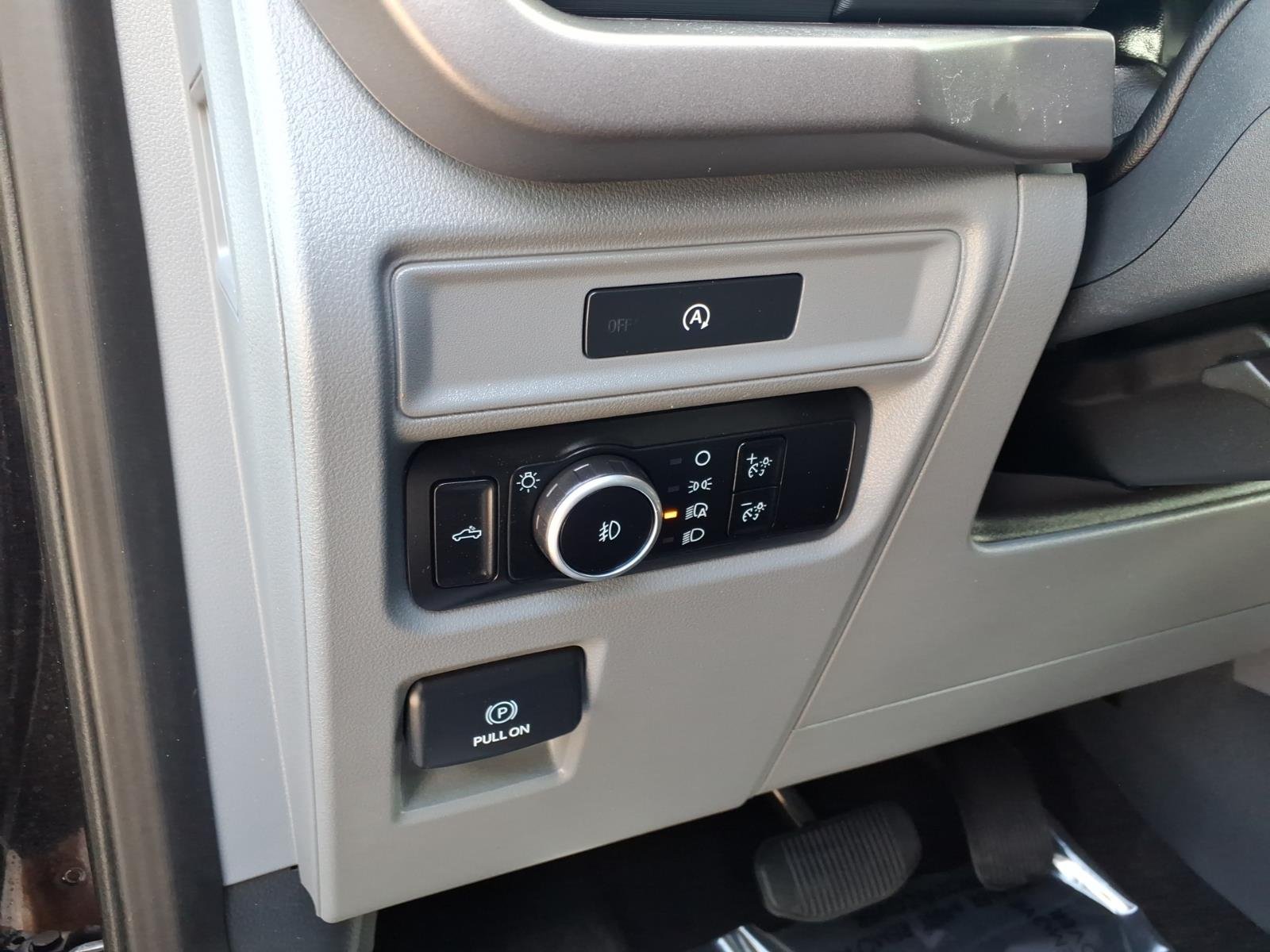 Used 2025 Black Metallic Ford XLT image 21