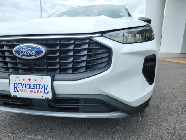 New 2026 Oxford White Ford Active® image 5