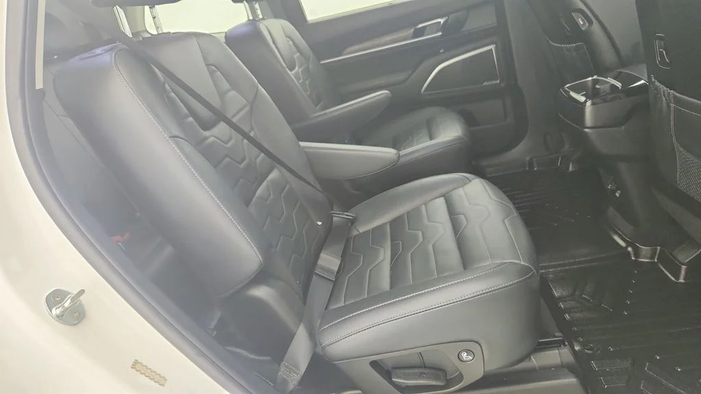 Used 2021 White Kia SX image 34