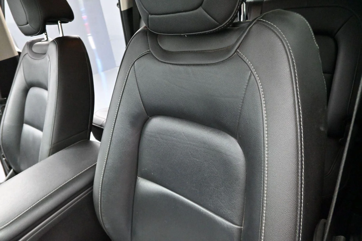 Used 2019 Onyx Black GMC 4WD SLT image 15