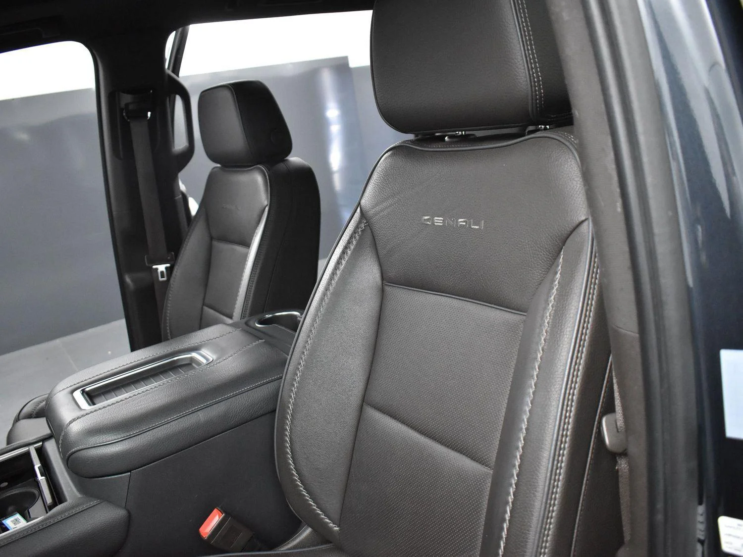 Used 2021 Hunter Metallic GMC Denali image 17