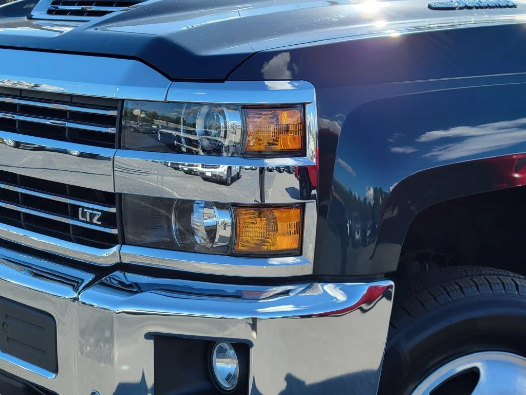 Used 2019 GRAPHITE METALLIC Chevrolet LTZ image 9