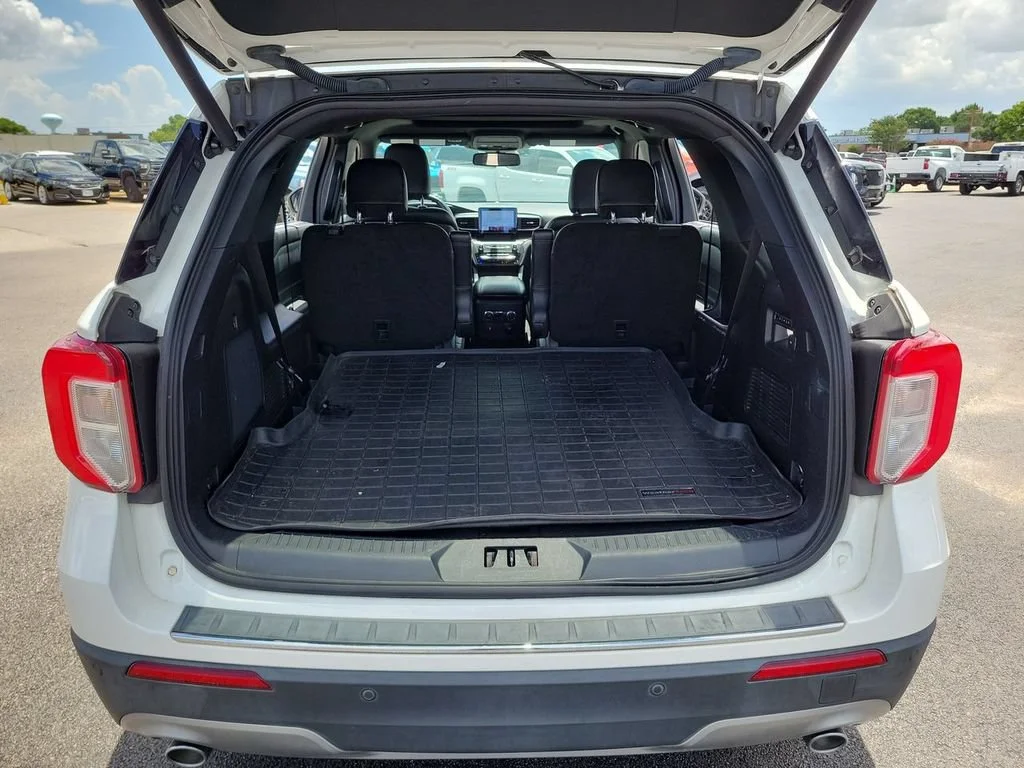 Used 2020 White Ford Limited image 27