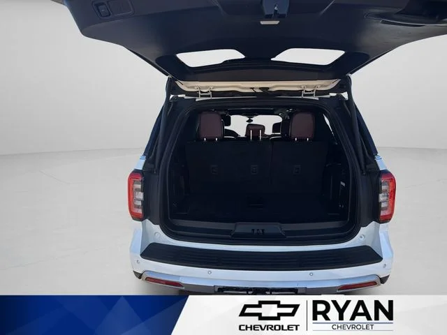 Used 2023 White Ford Limited image 31