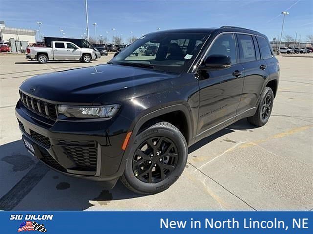 2026 Jeep Grand Cherokee Laredo Altitude