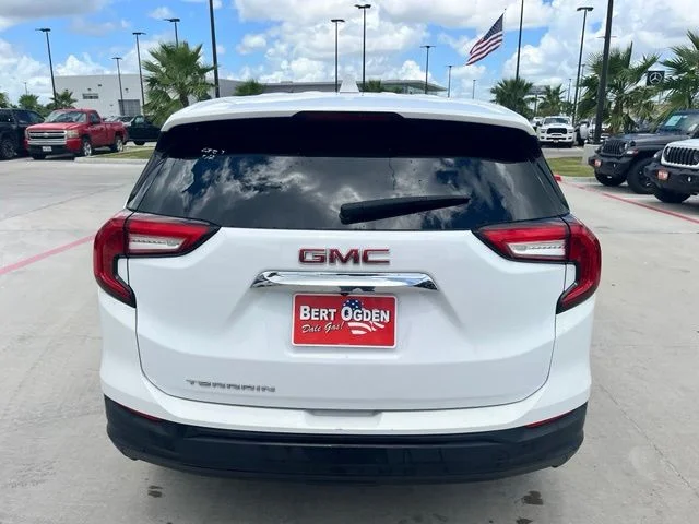 Used 2024 White GMC SLE image 5
