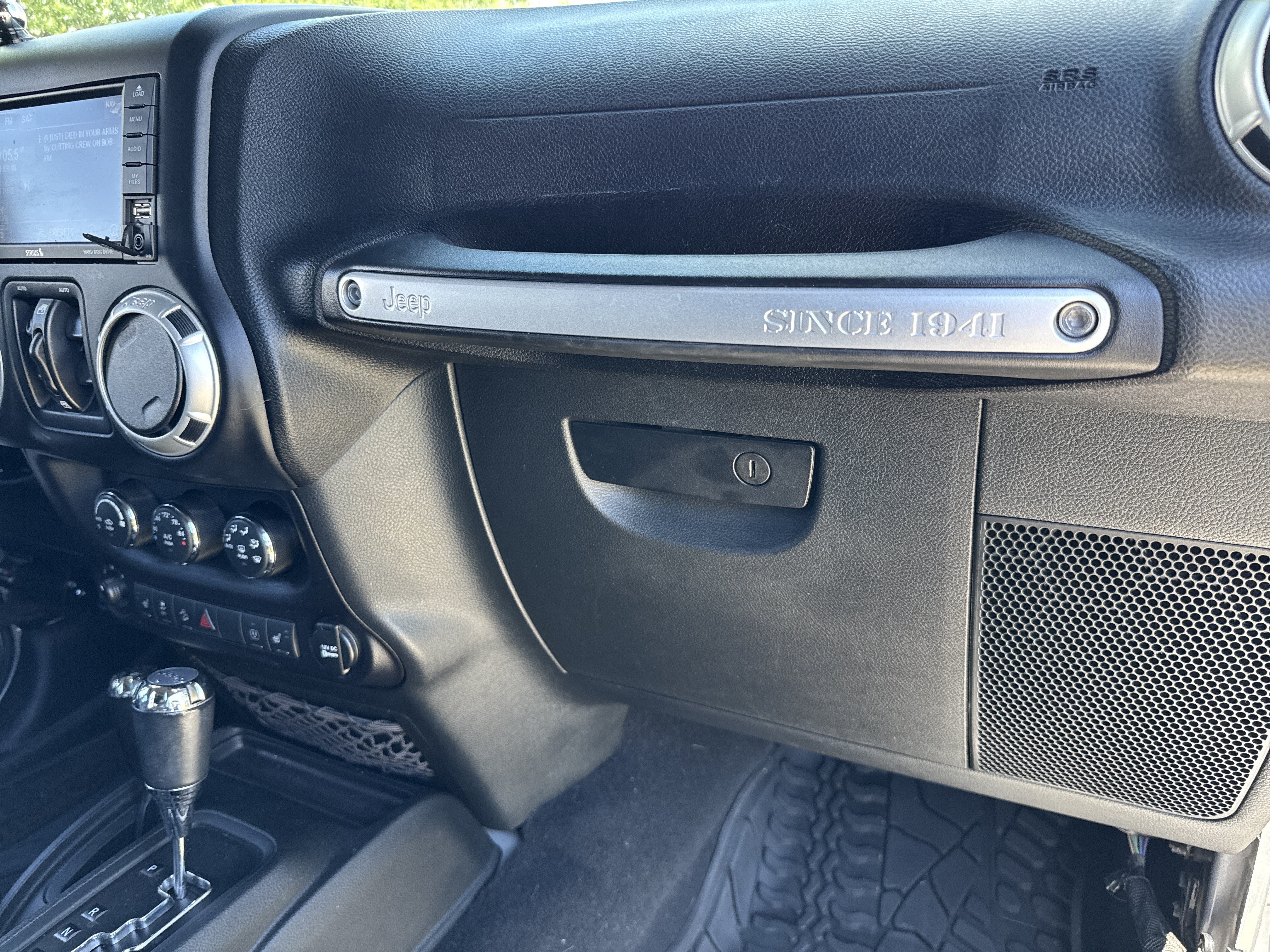 Used 2018 Silver Jeep Rubicon 4x4 image 22