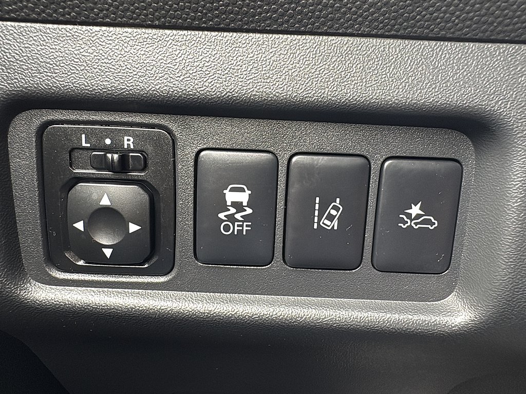 Used 2024 Jet Black Metallic Mitsubishi SE image 22