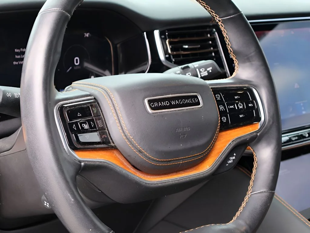 Used 2022 Diamond Black Crystal Pearlcoat Jeep Series III image 22