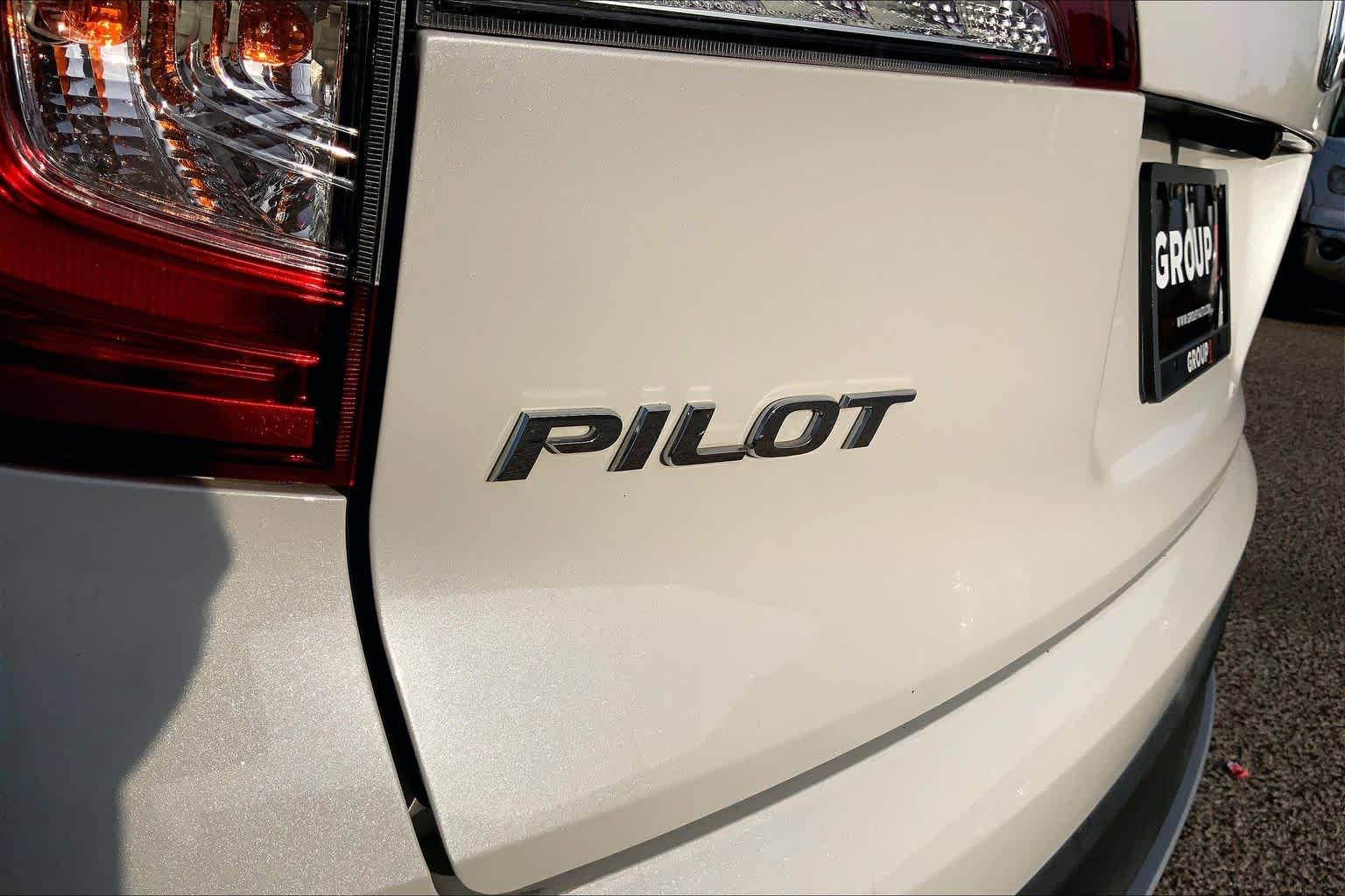 Used 2021 Platinum White Pearl Honda EX-L image 30