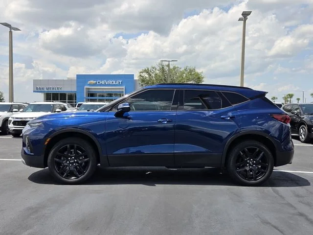Used 2022 Blue Chevrolet LT image 3