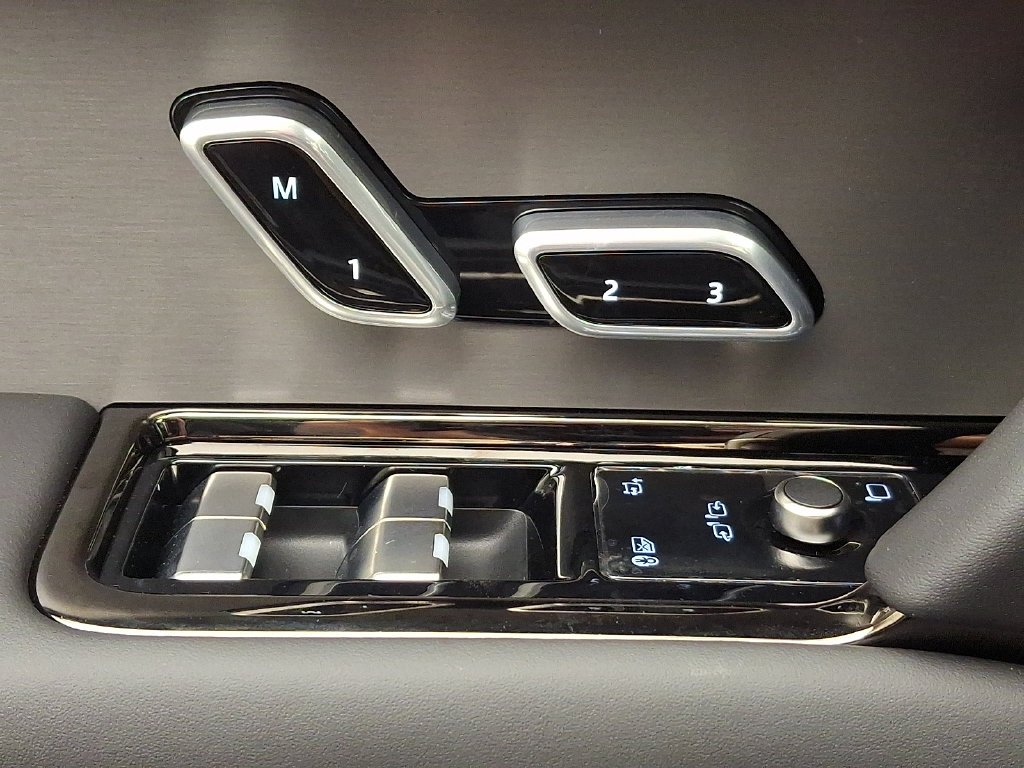New 2027 Charente Grey Prem Met Land Rover Dynamic SE image 20