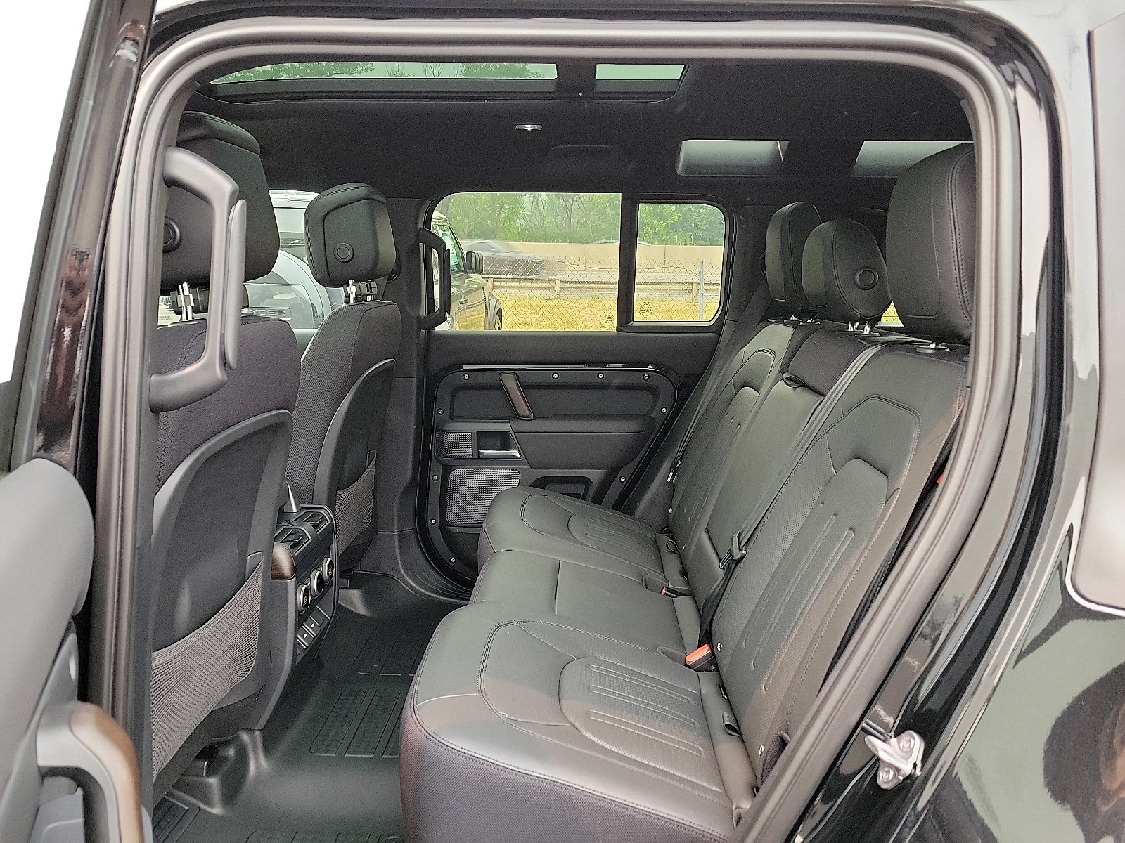 New 2023 Santorini Black Land Rover 110 X image 4