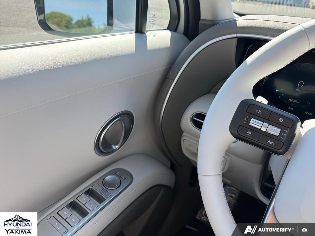 New 2026 Creamy White Pearl Hyundai SEL 8P image 17