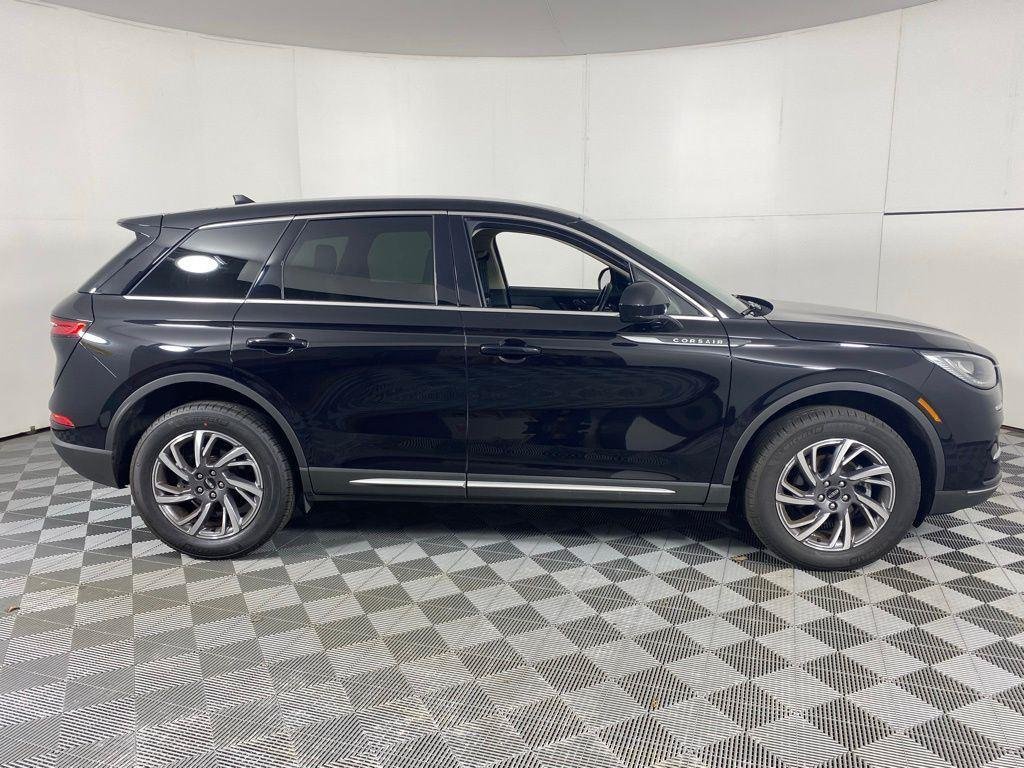Used 2025 Black Metallic Lincoln Premiere image 11