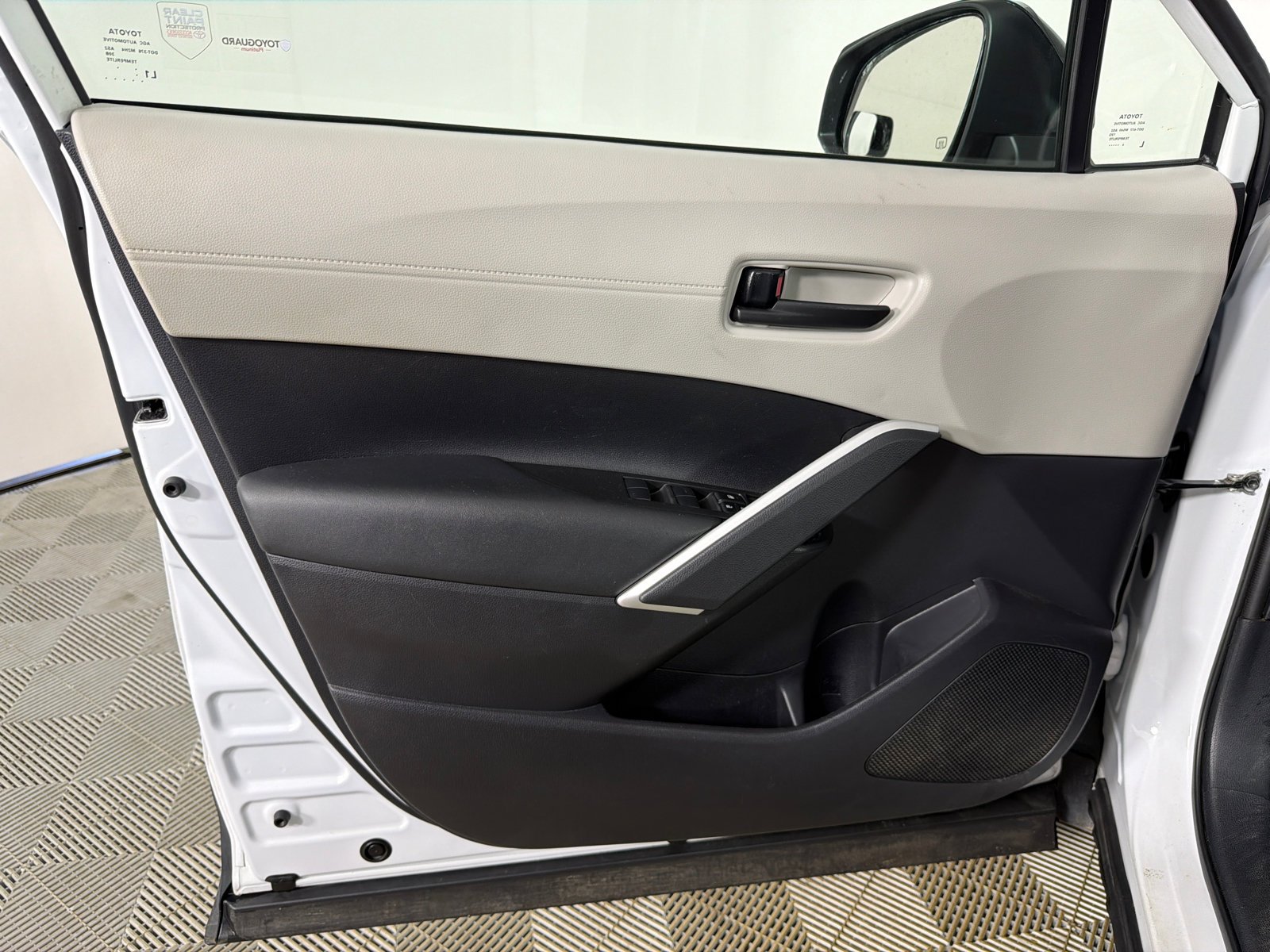 Certified Used 2025 Wind Chill Pearl Toyota L image 10