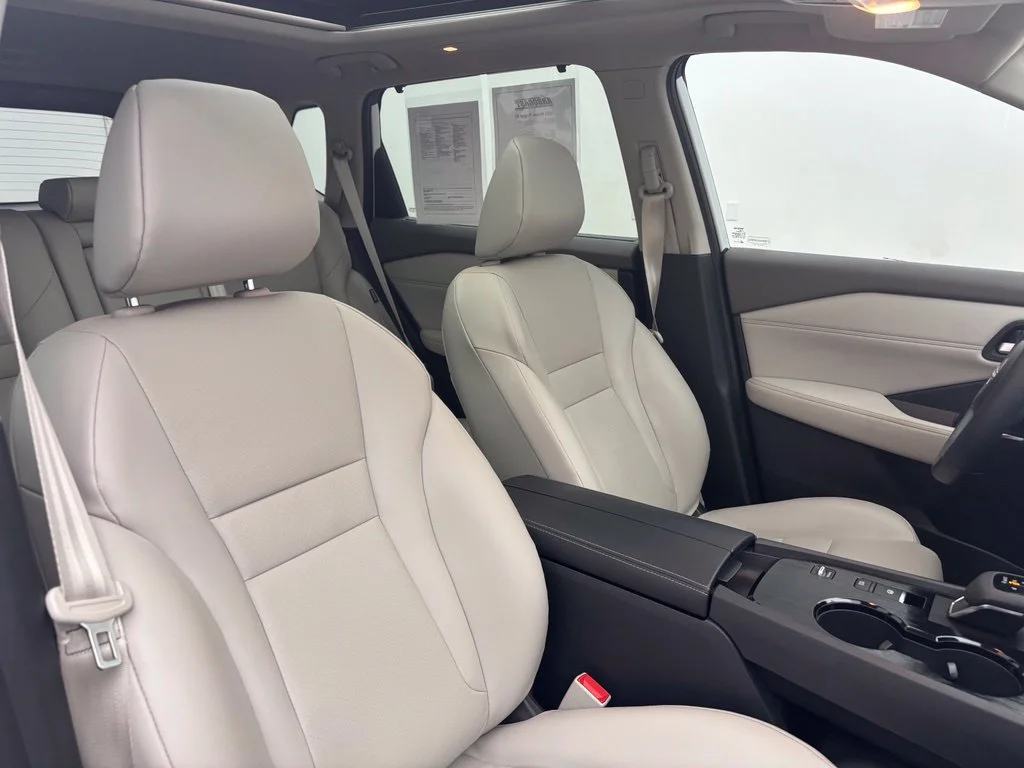 Used 2024 White Nissan SV image 33