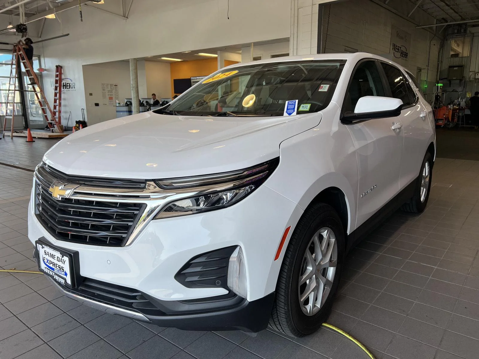 Used 2024 Summit White Chevrolet LT image 5