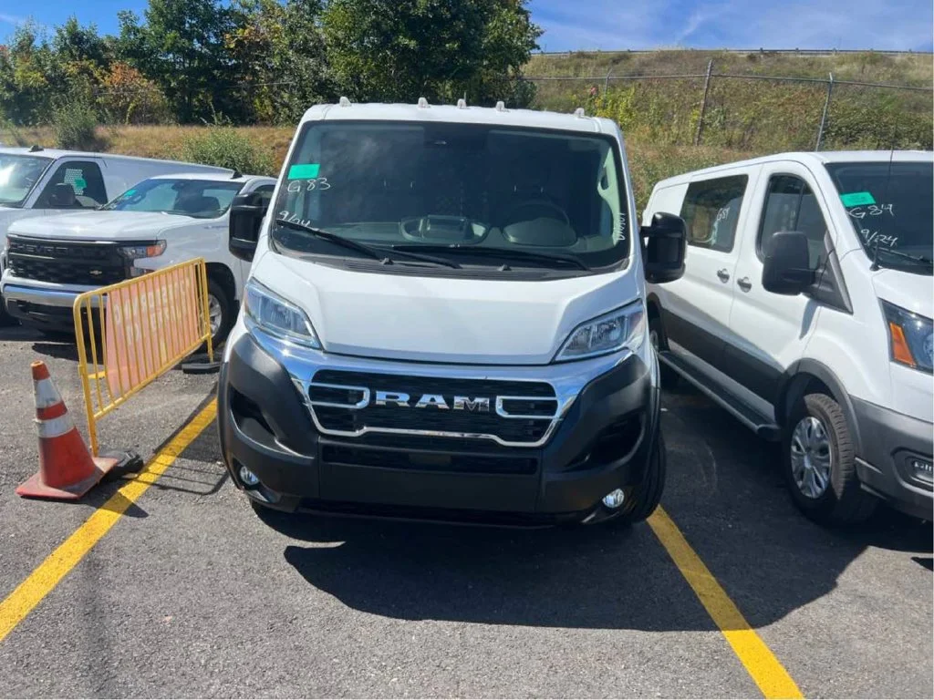 Used 2025 White Ram Base image 7
